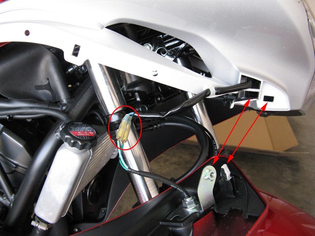 Right turn signal connectors, top / front mounting tab and bracket location