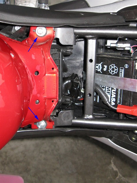 Rear fuel tank mounting bolts