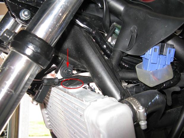 Radiator mounting bolt and tabs