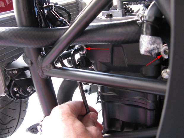 Rocker arm shaft securing bolts