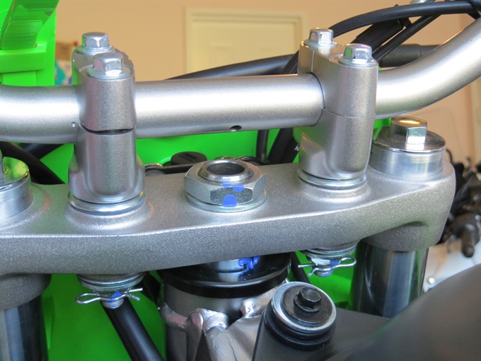 KLX230R S: handlebar mounted incorrectly with right top clamp positioned backwards