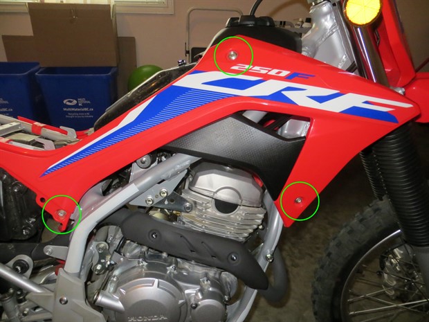 Location of bolts securing the right tank shroud