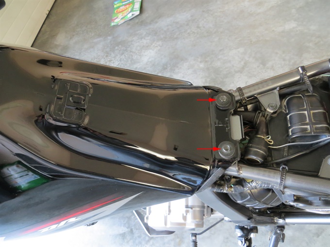 Fuel tank mounting bolts