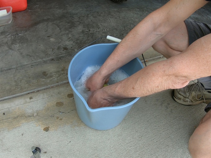DR200SE - cleaning the air filter in soap and water