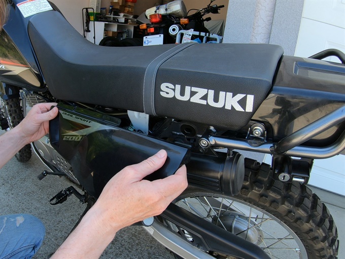 DR200SE - installing the side cover