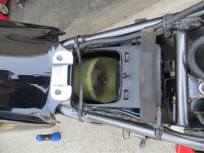 DR200SE air filter and wing bolt