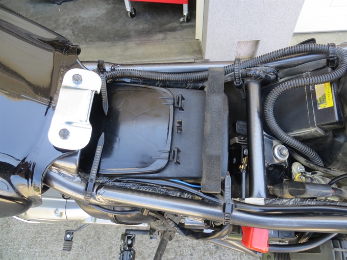 DR200SE air box cover