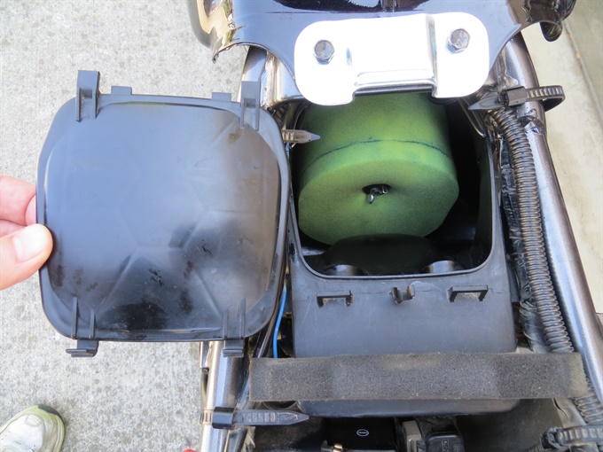 DR200SE - clean and oiled air filter installed, air box cover