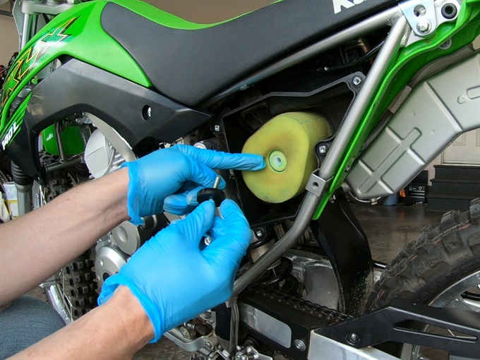Remove wing bolt