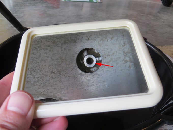 Oil drain hole (using mirror) - DR650SE
